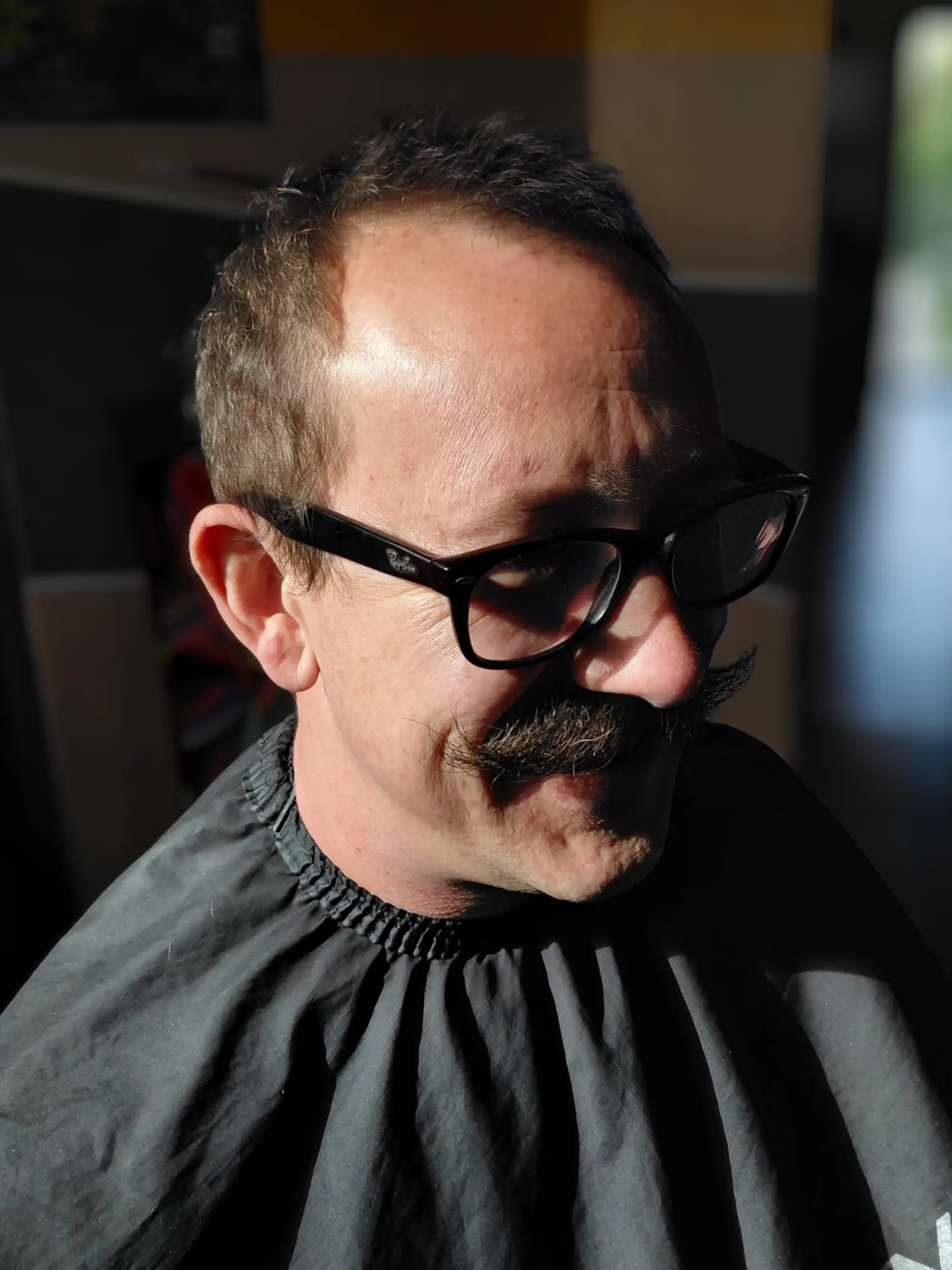 Tuns bărbat la domiciliu Sector 2 — theHairGuy coafor acasă