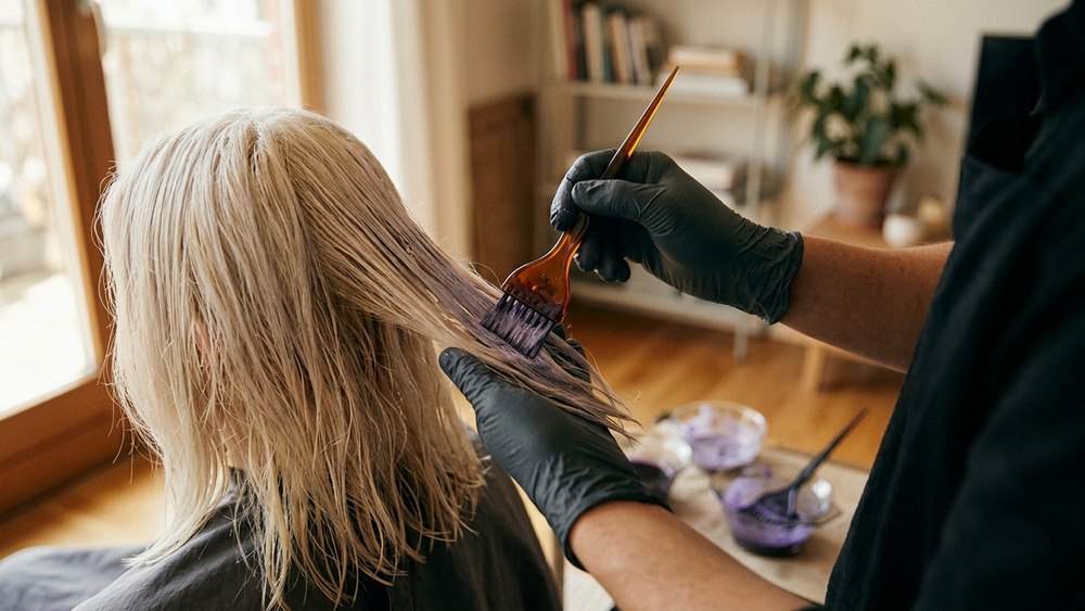 Nuanțare blond platinat la domiciliu